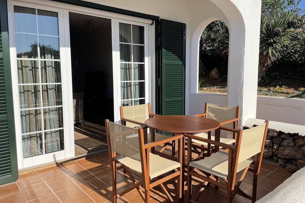 Entire apartment, Pool and sea views in Fornells in Fornells, Es Mercadal