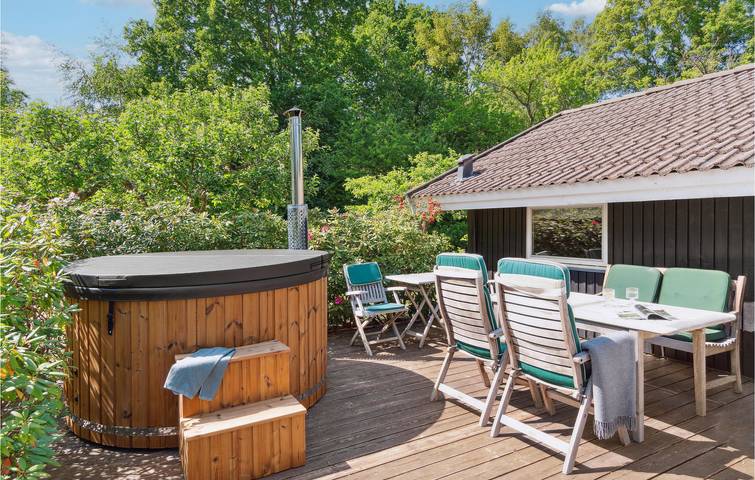 Ferienhaus für 8 Personen mit Terrasse in Hornbæk, Kattegat Küste
