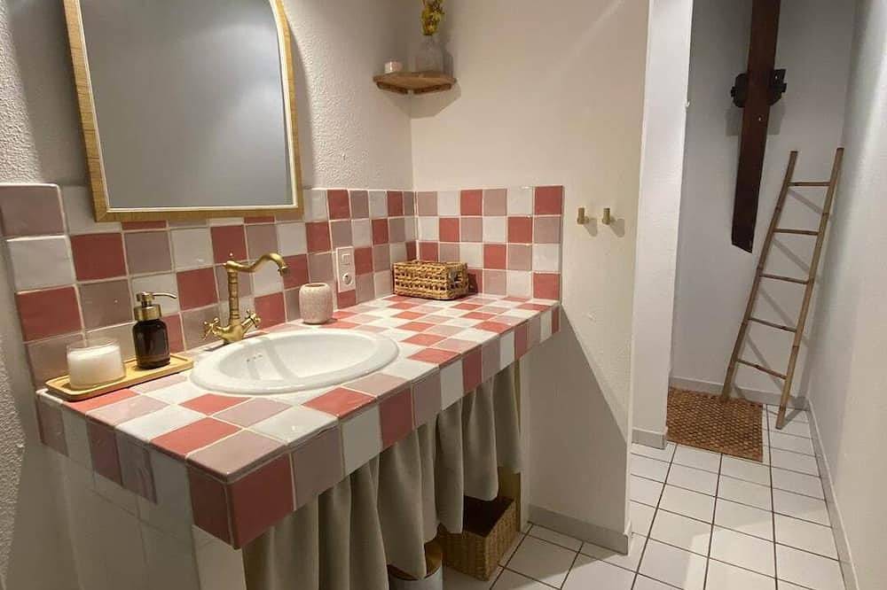 Entire apartment, Gite 6 people - “Le Safran” in Gramat, Causses du Quercy Regional Nature Park