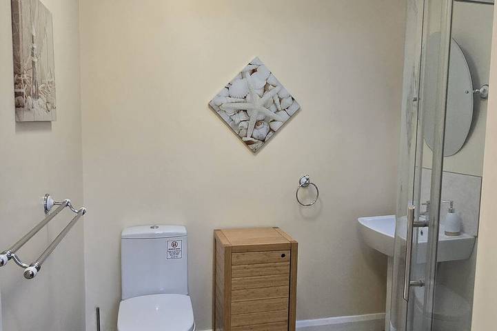 Ganze Wohnung, Apartment-Balkon-Eigenes Badezimmer-3 in Carrickfergus, Grafschaft Antrim