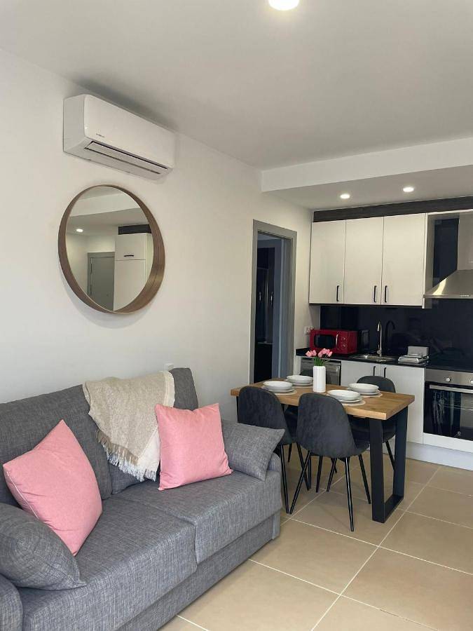 Apartamento para 4 personas, con terraza y vistas, Se admiten mascotas en Tarrasa