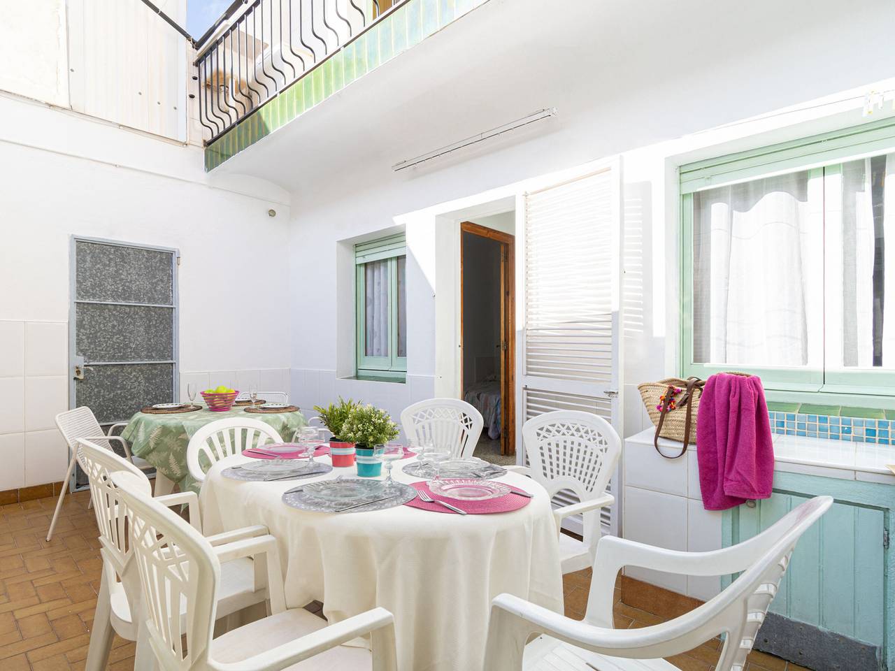 Apartamento entero, Apartamento céntrico en Rosas para 9 personas, con patio y lavadora, a 350m de la playa in Roses Centre, Roses