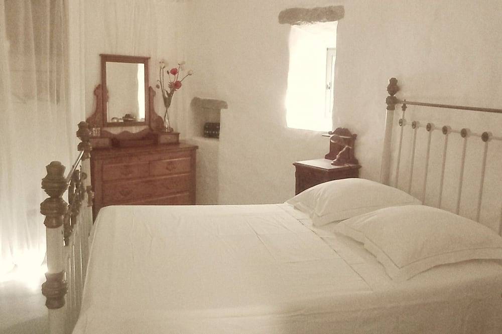 Romántica Torre del Siglo Xix + ( Anexo de Verano ) Propio 1 Acre Cerca Del Mar in Aimargues, Costa mediterránea (Francia)