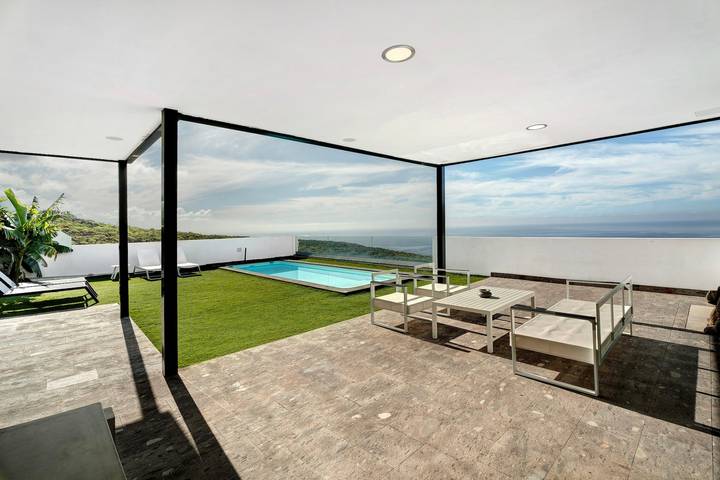Holiday Villa 'Tulio Homme 2' with Sea Views, Private Pool and Wi-Fi in Adeje, Tenerife syd