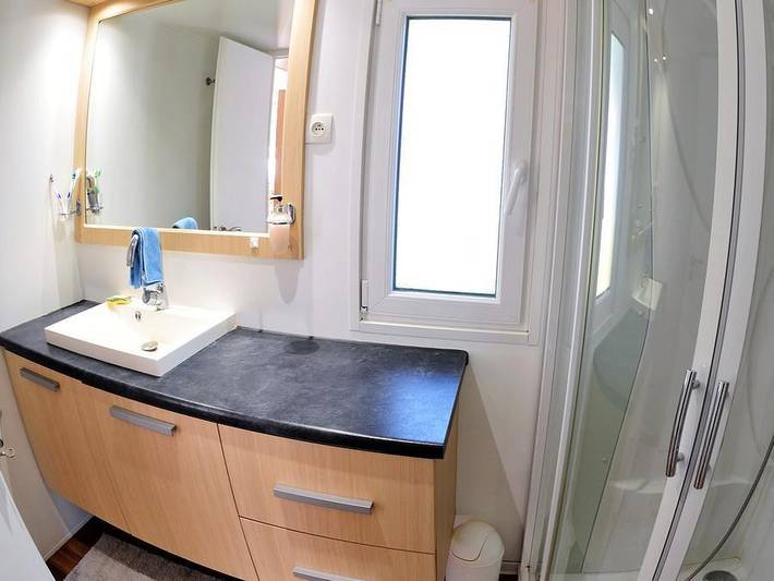Camping Résidentiel La Pinède - Mobilheim 6 personen - Baltimore Premium -2 Schlafzimmer 40m²- *Klima, Terrasse, Tv*. in Castelnau-de-Guers, Mittelmeerküste (Frankreich)