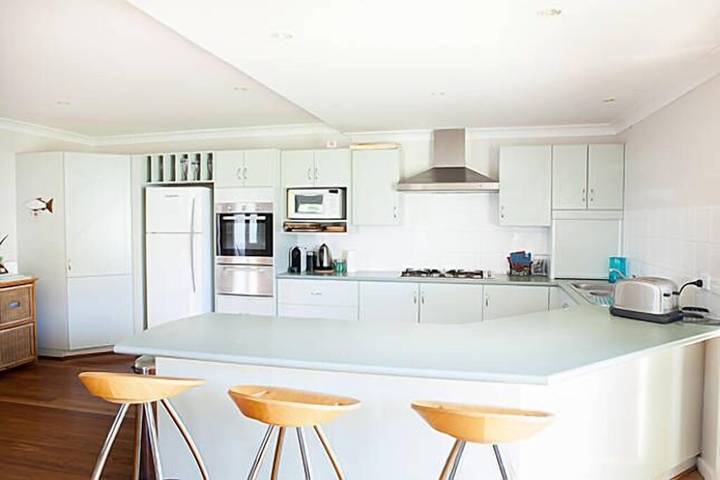 Holiday home for 10 people, with balcony and hot tub as well as garden in Jervis Bay