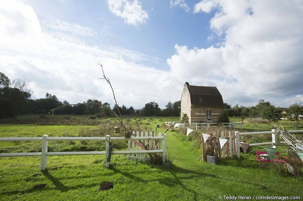 Waterfront doll's house, bicycles, barbecue in Épagne-Épagnette, Abbeville region