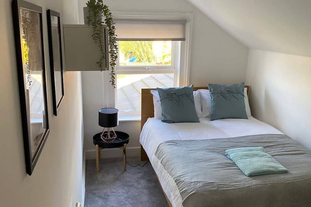 Tudor House by Stae-Homes in Gloucester (UK), Gloucestershire
