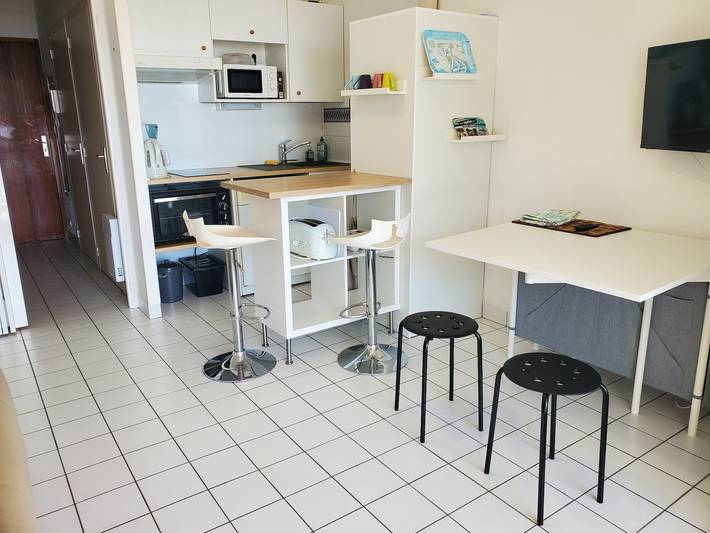 Bright Studio with Sea View, Beach and Town Center on Foot