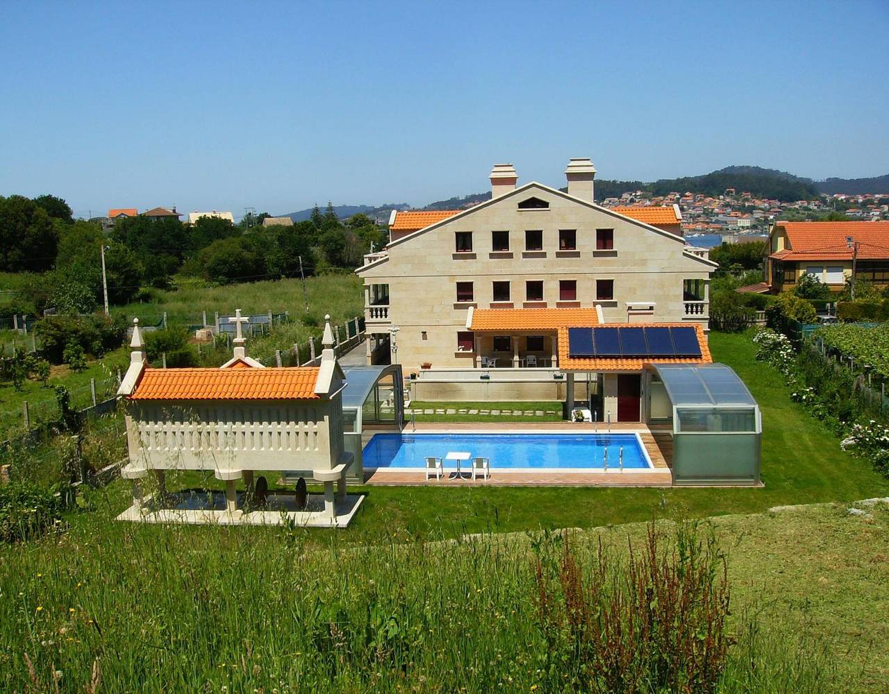 Apartamento entero, Apartamento 'Apartamento 11' con piscina compartida, terraza privada y Wi-Fi in Cangas, Rias Baixas