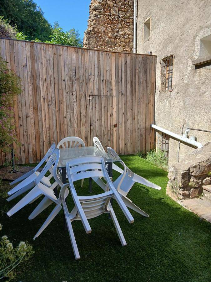 Gîte pour 4 personnes, avec vue et jardin, animaux acceptés à Montferrer - 2