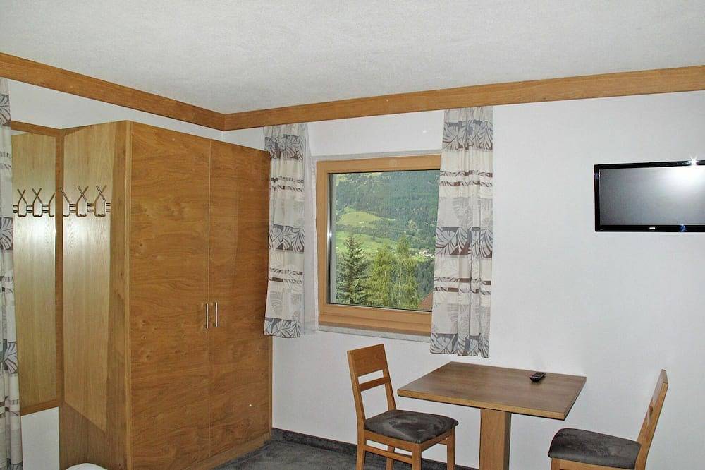 Ganze Wohnung, Angenehme Wohnung für 2 Leute mit  W-Lan, Tv, Balkon und Parkplatz in Glockturmkamm, Fendels
