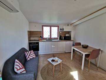 Gîte pour 2 personnes, avec jacuzzi et piscine ainsi que jardin et terrasse à Saint-Ambroix