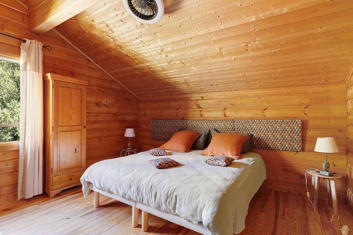 Chambre d'hôtes proche de Vichy – Chambre Luna avec piscine partagée, Wi-Fi et climatisation in Saint-Rémy-en-Rollat, Région de Vichy