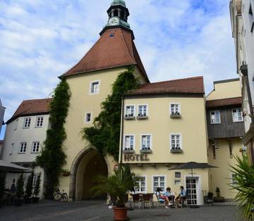 Hôtel pour 2 personnes, avec jacuzzi ainsi que terrasse et sauna, animaux acceptés à Weiden in der Oberpfalz