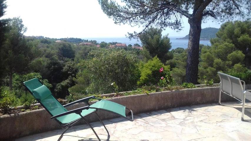 Location de vacances pour 6 personnes, avec vue ainsi que jardin et terrasse, animaux acceptés dans Agay - 3