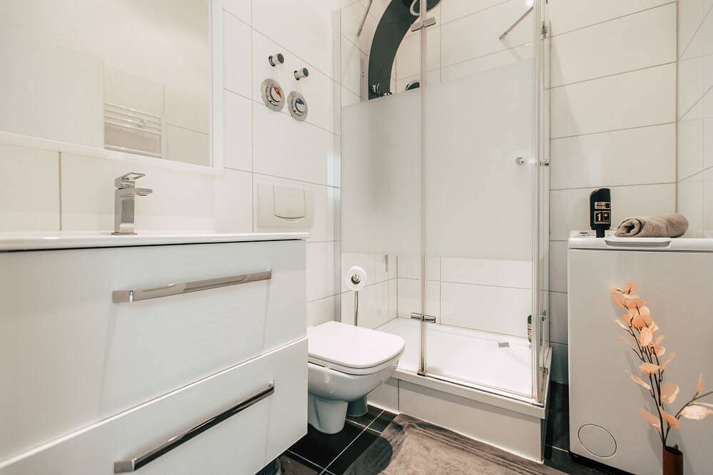 Apartamento entero, Luga Homes - Gewandhaus - Industrial Studio mit Küche und Balkon in Leipzig Mitte, Leipzig
