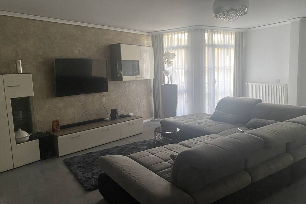 Ganze Wohnung, Schöne 2 Zimmer Ferienwohnung mit Balkon in Lauchheim, Schwäbische Ostalb