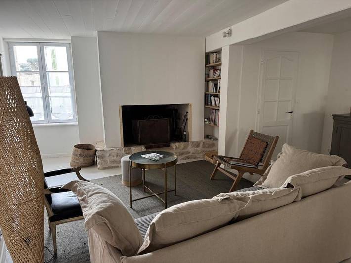 Location de vacances pour 8 personnes, avec jardin dans Plage des Gollandieres (Le Bois-Plage-en-Re)