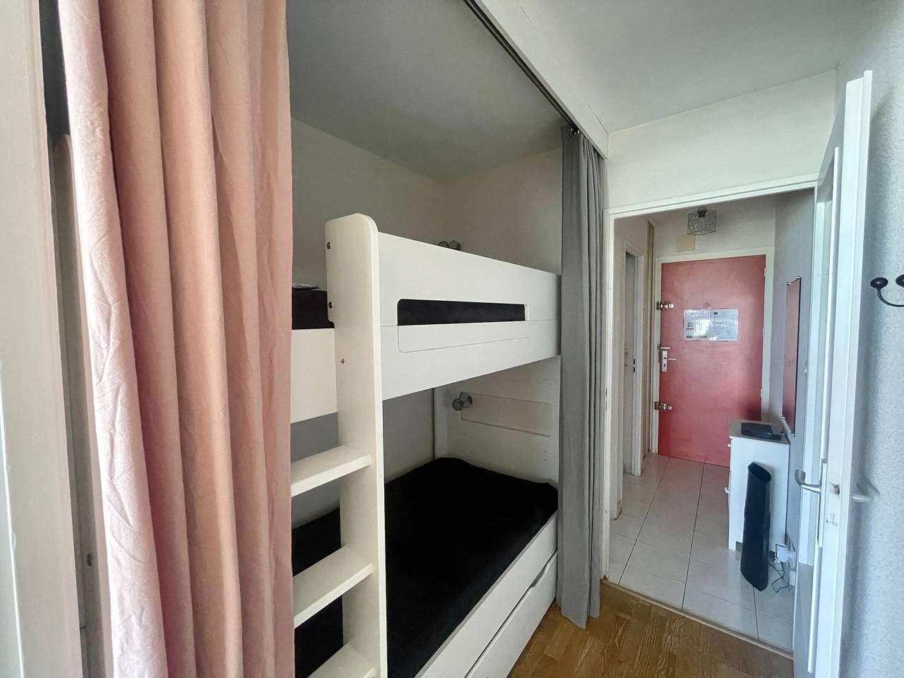 Apartamento entero, Estudio con balcón, Wifi y aparcamiento cerca de la playa in Les Sables-d'Olonne, Vandea
