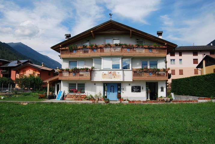 B&b per 2 persone, con Balcone e Giardino nonché Panorama a Dimaro Folgarida