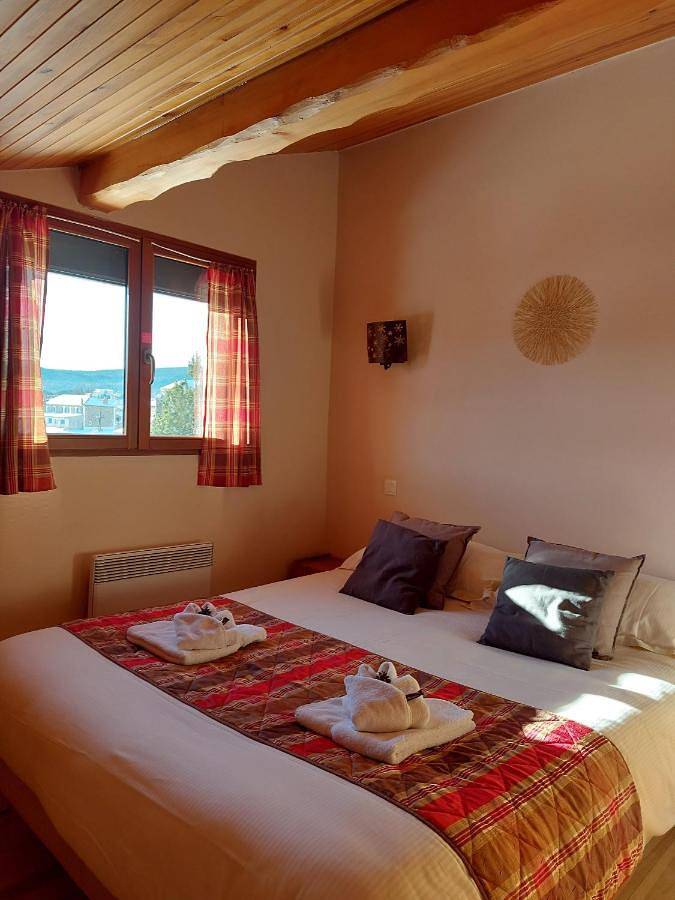 Location de vacances pour 6 personnes, avec vue ainsi que vue sur le lac et jardin dans Office De Tourisme Des Angles - 3