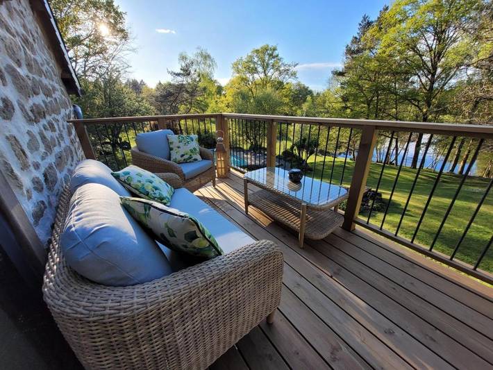 Location de vacances pour 14 personnes, avec vue et jardin ainsi que vue sur le lac et piscine à Espagnac - 2