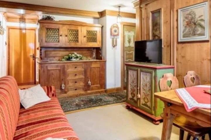 Ganze Wohnung, Central Apartment for 3 with Parking Near Corso Italia in Cortina d'Ampezzo, Dolomiti Superski
