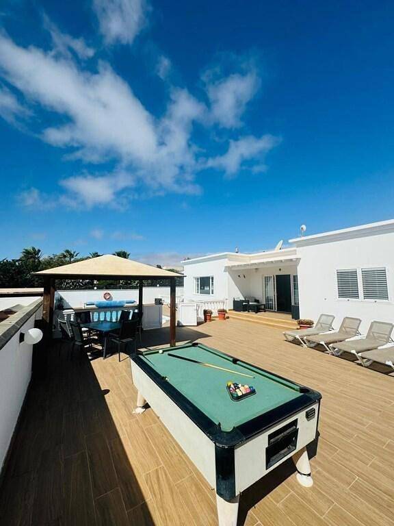 Villa for 8 people, with terrace and pool as well as view in Puerto Calero Marina