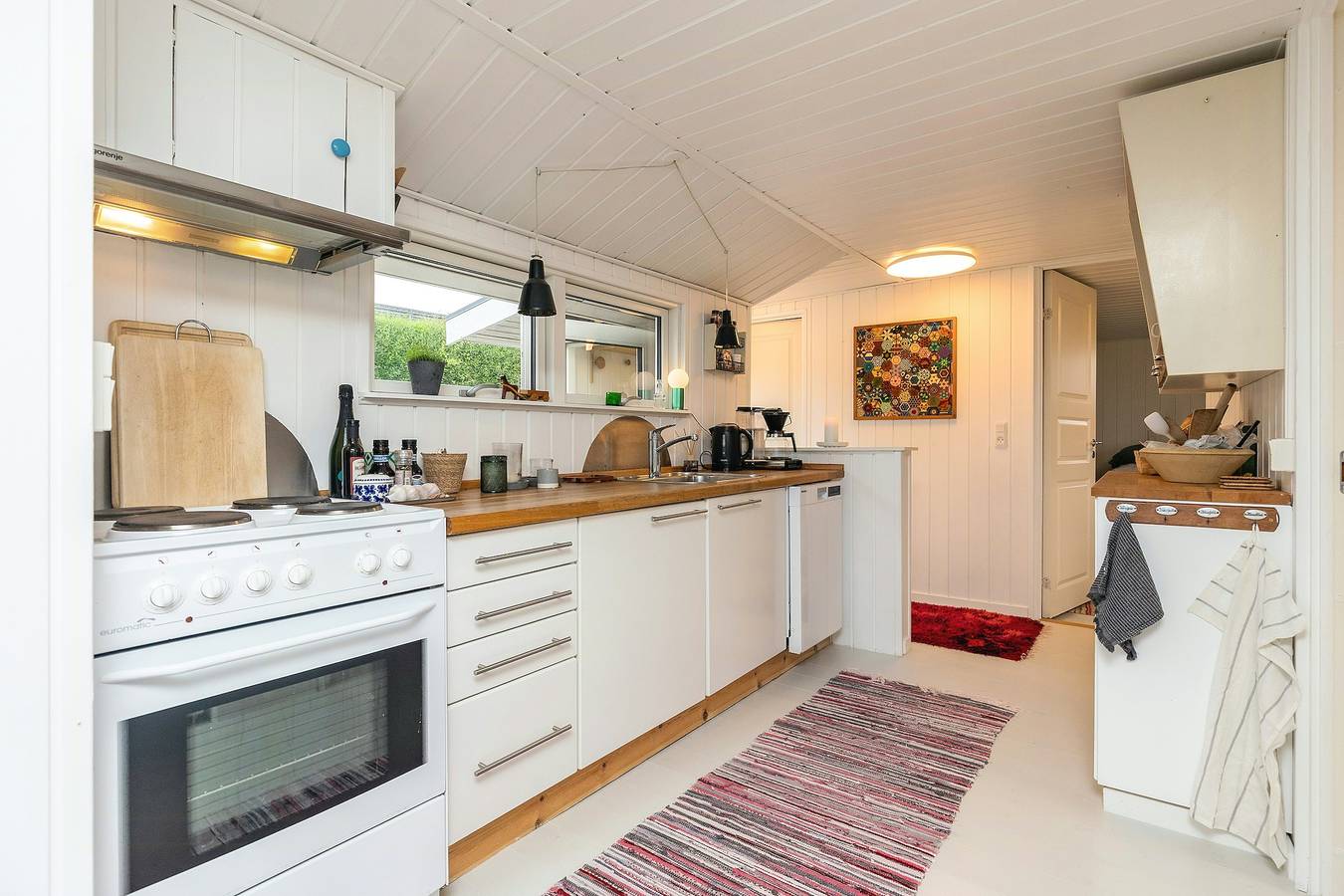 Sort træhus med havudsigt i Karrebæksminde in Karrebæksminde, Svenske Østersøen