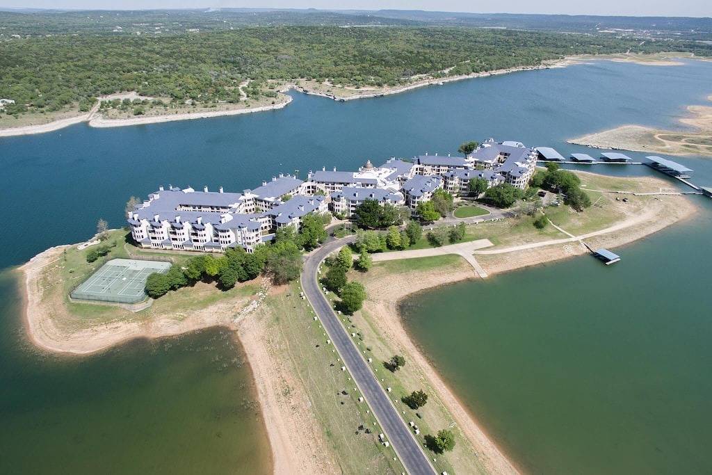 Ganze Wohnung, Villa Vista Azul auf der Insel; ein einzigartiges und erholsames Seeerlebnis. in Lago Vista, Lake Travis