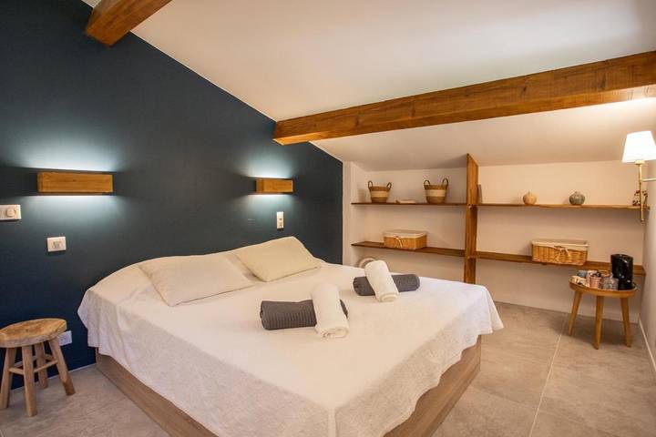 Chambre d’hôte pour 4 personnes, avec Terrasse ainsi que Jardin et Piscine à Tourrettes - 4