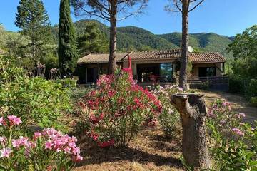 Location de vacances pour 7 personnes, avec jardin à Soubès