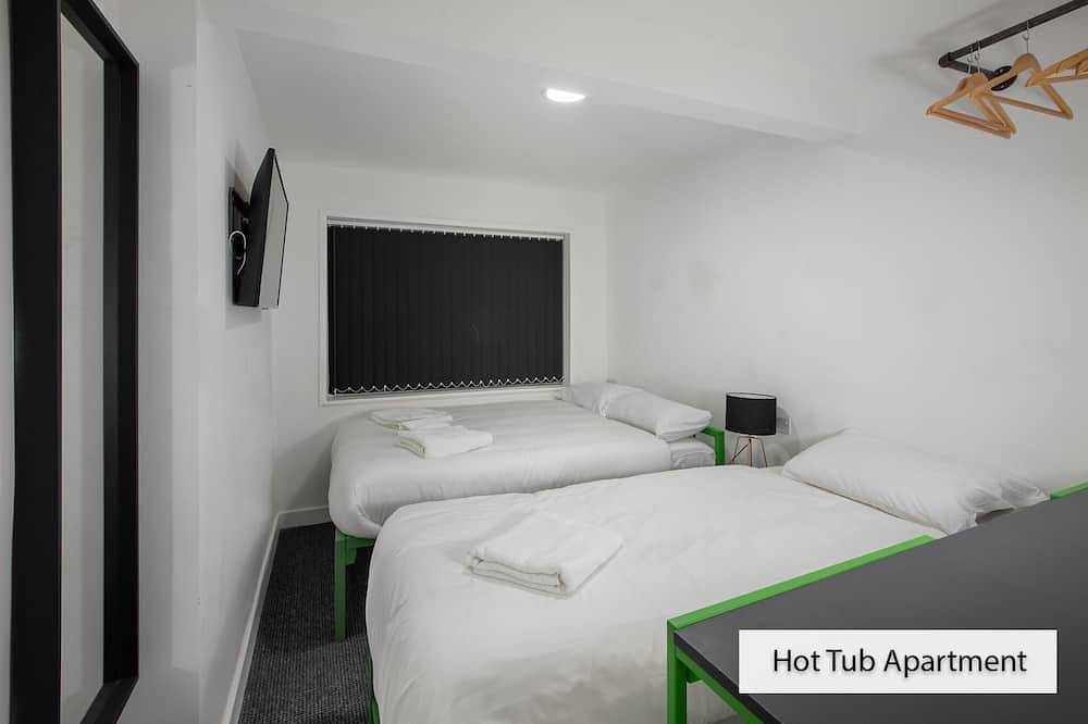 Entire apartment, Hot tub apartment @ Aparthotel421 by Seafront Collection in Blackpool Pleasure Beach, North West England