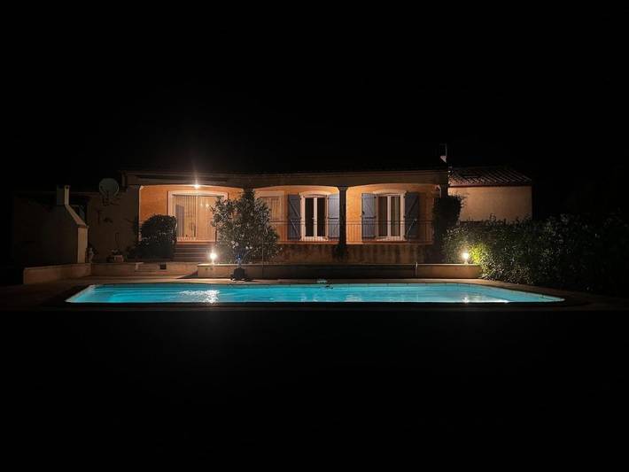 Villa pour 4 personnes, avec Terrasse ainsi que Jardin et Piscine