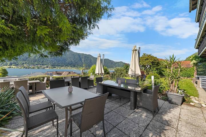Ferienwohnung für 2 Personen, mit Balkon und Terrasse sowie Garten und Seeblick