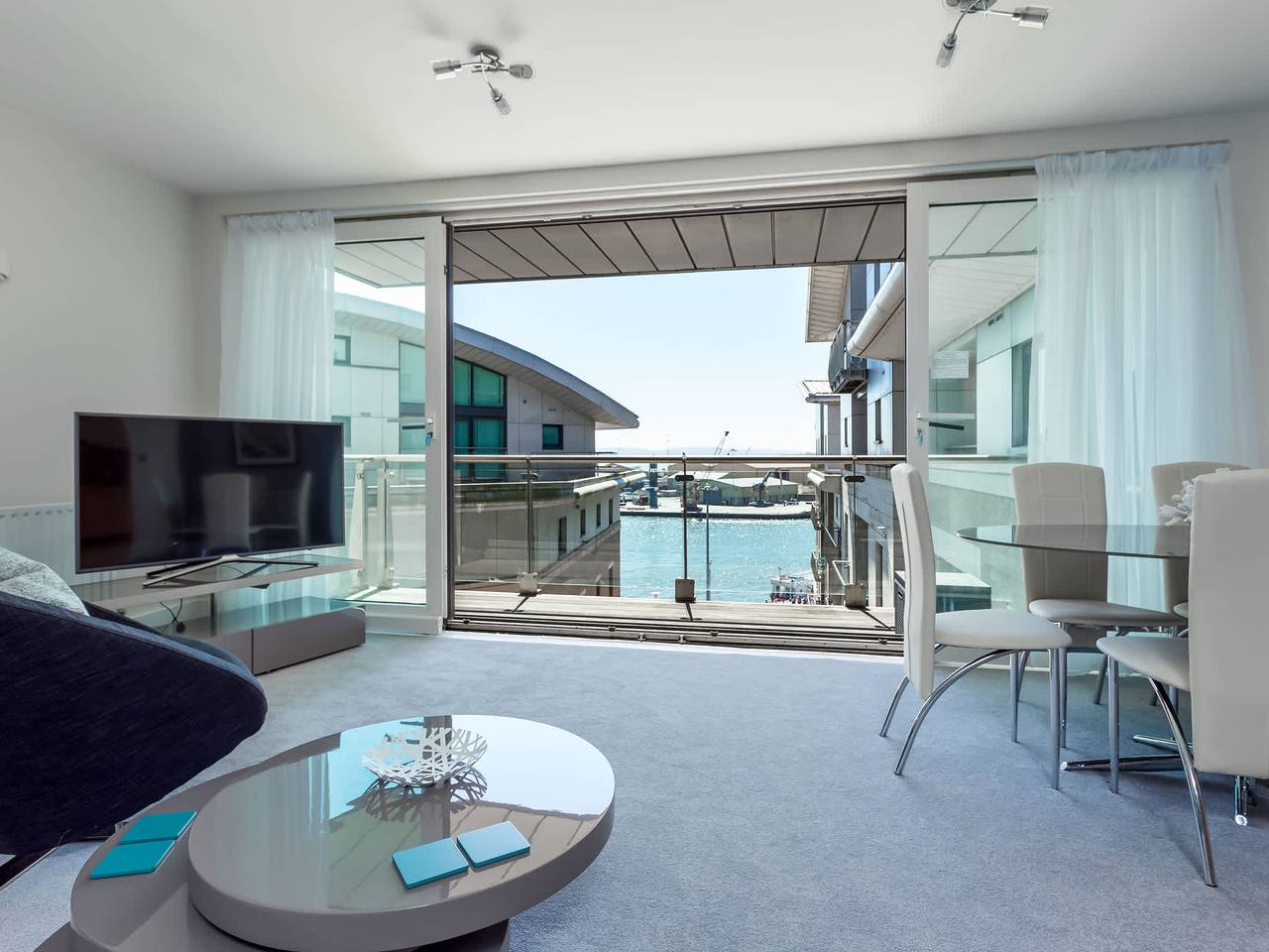 Entire apartment, Jibe Ho - Spacious Apartment with Harbour Views in Poole, Poole Harbour