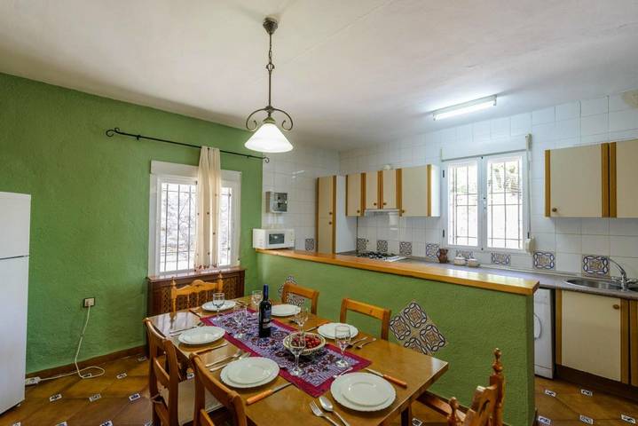 Casa rural para 6 personas, con vistas además de piscina y jardín en Torres (Jaén) - 3