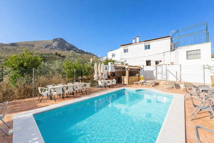 Casa rural para 16 personas, con terraza y jardín en Alcaucín - 3