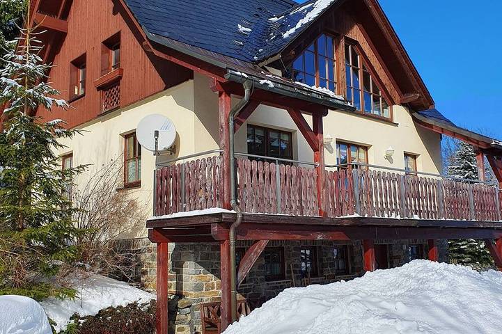Appartement entier, Ferienhaus Bergtraum - At 955 m above sea level, close to the clouds and the slopes on your doorstep in Oberwiesenthal, Monts Métallifères