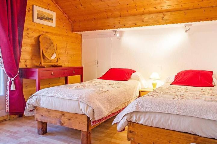 Gîte pour 20 personnes, avec balcon ainsi que sauna et jacuzzi, animaux acceptés dans Office De Tourisme De La Chapelle D Abondance - 2