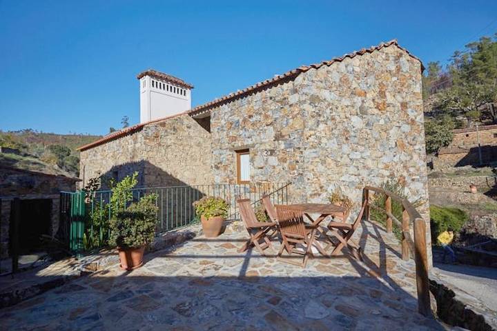 Location de vacances pour 9 personnes, avec terrasse ainsi que vue et jardin, animaux acceptés à Vila de Rei - 2