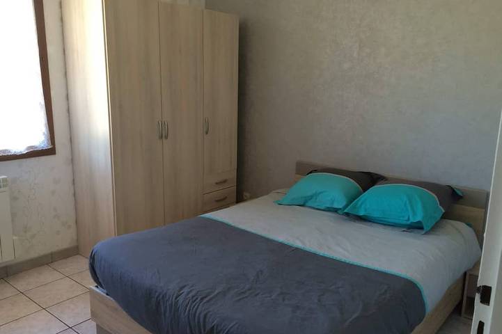 Location de vacances pour 5 personnes, avec terrasse ainsi que jacuzzi et jardin à Lesparre-Médoc - 2