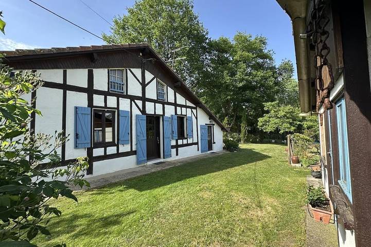 Location de vacances pour 4 personnes, avec jardin à Gourbera