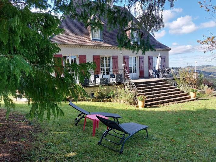Location de vacances pour 6 personnes, avec vue ainsi que jardin et terrasse à Tamniès - 2