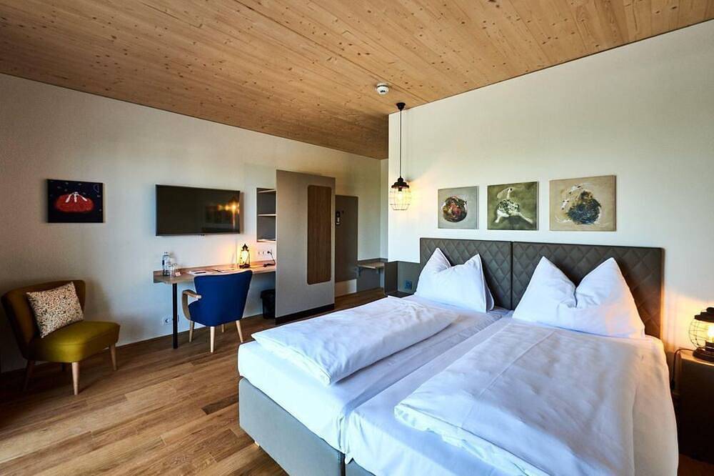 Doppelzimmer Parkseite, Dusche, Wc - Hotel Katamaran in Rust (Burgenland), Leithaberg