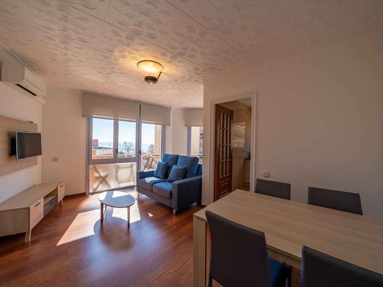 Entire apartment, Beautiful apartment for 4 in Calella, 150m from beach, air conditioning and Wi-Fi in Calella, Costa del Maresme