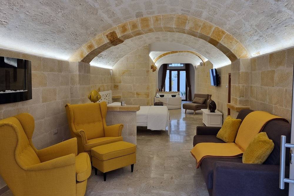 Entire apartment, The Newsstand - Suite - a new experience of a relaxing vacation by the sea. in Pulsano, Gulf of Taranto