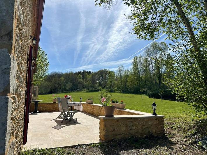 Location de vacances pour 2 personnes, avec Terrasse ainsi que Jardin et Vue à Saint-Amand-de-Vergt - 4