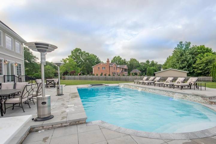 Location de vacances pour 10 personnes, avec vue ainsi que piscine et jardin à Melville - 4